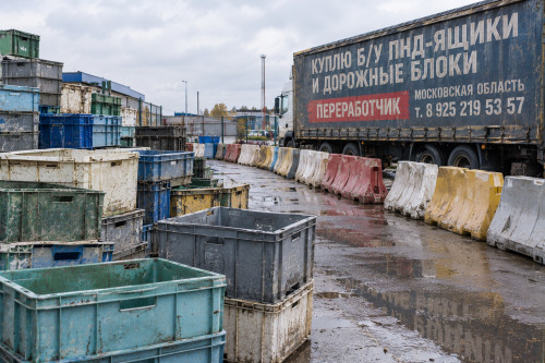 Закупаем ПНД-ящики и дорожные блоки на переработку